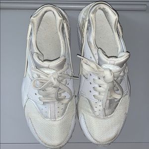 White Nike Hierarchies